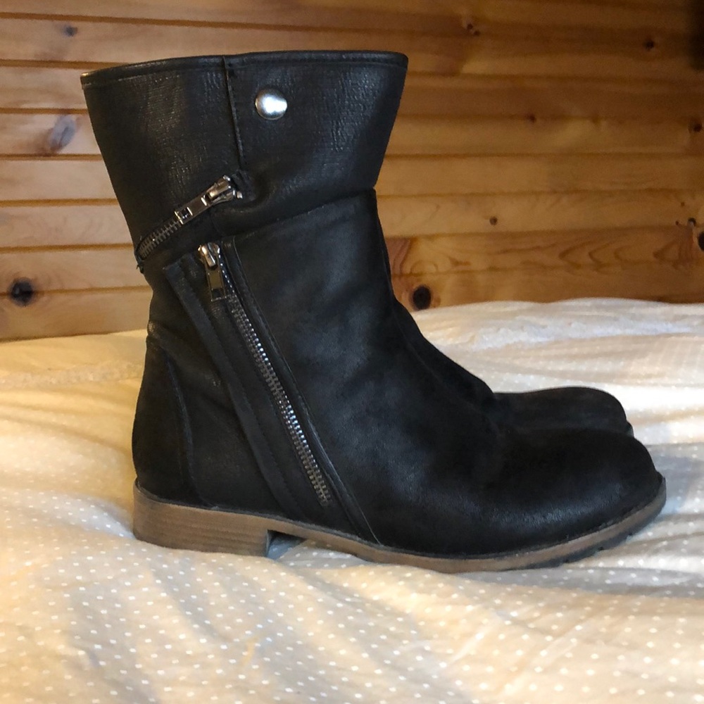 Black boots